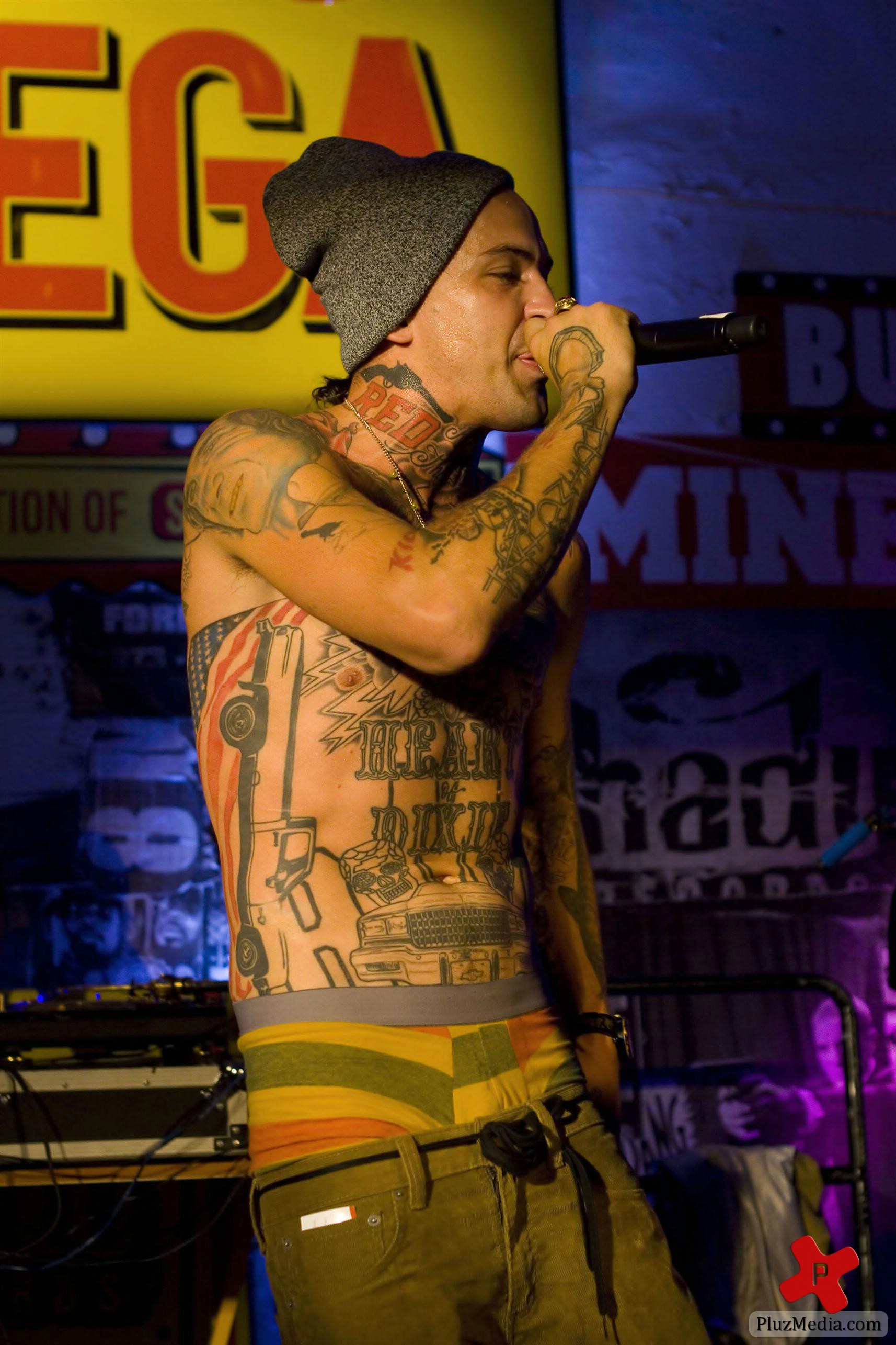 Yelawolf and Slaughterhouse at the Pop-up Bodega photos | Picture 80889